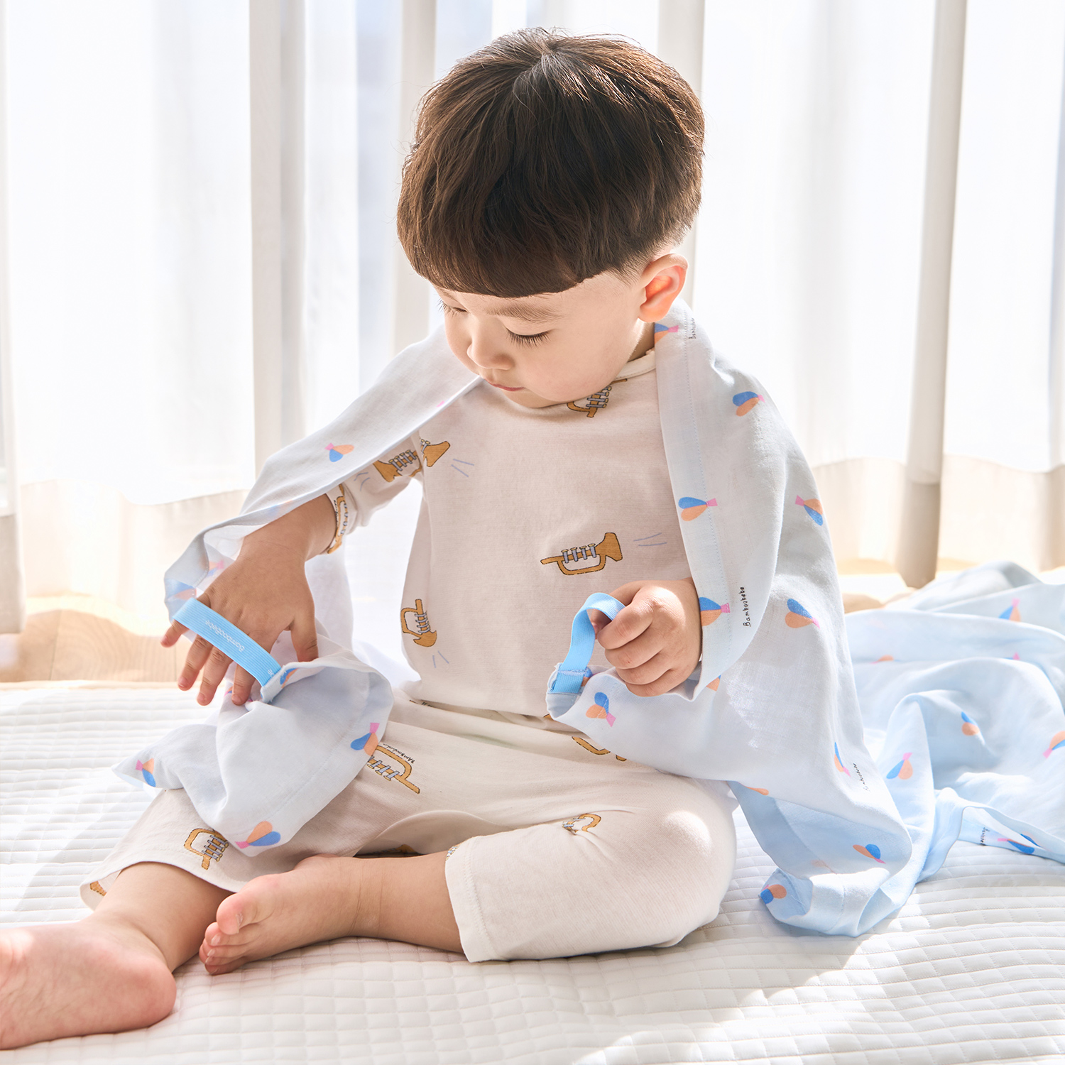 Bamboo Circus Elastic Strap Gauze Blanket