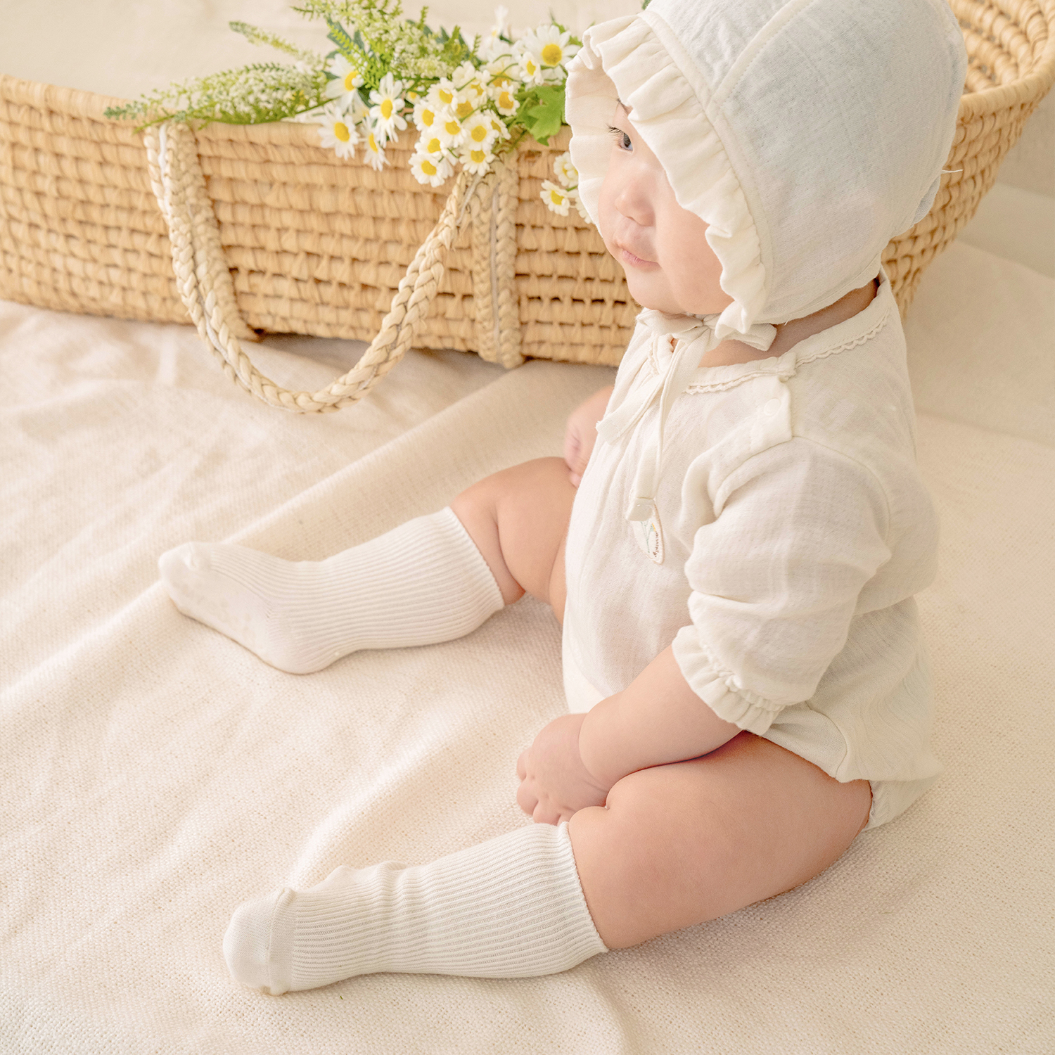 Bamboo Crinkle Gauze Creamy Flower ¾ Sleeve Baby Bodysuit